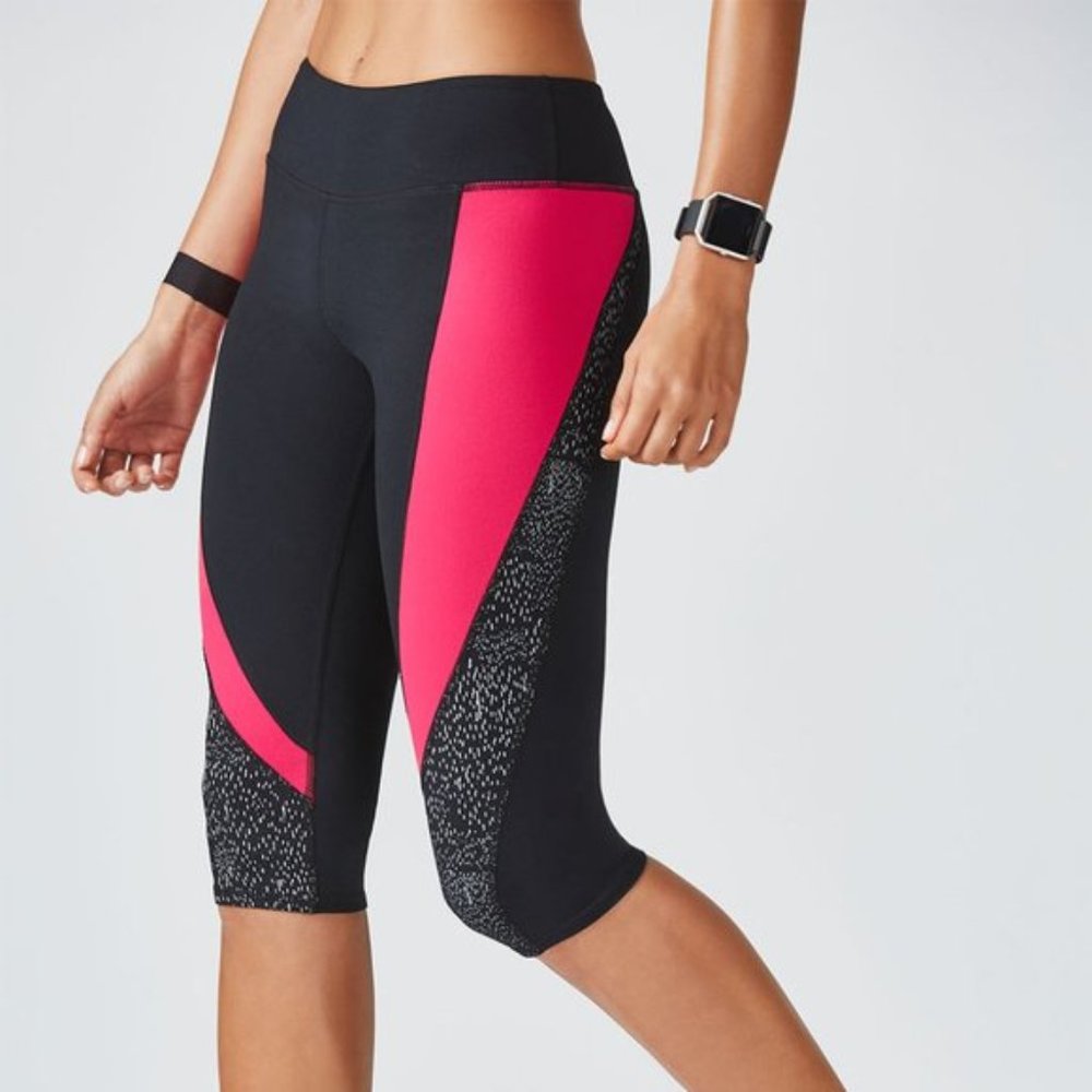 Fabletics Black Knee Length Back Zip Pocket Pattern Detail Active Leggings Small